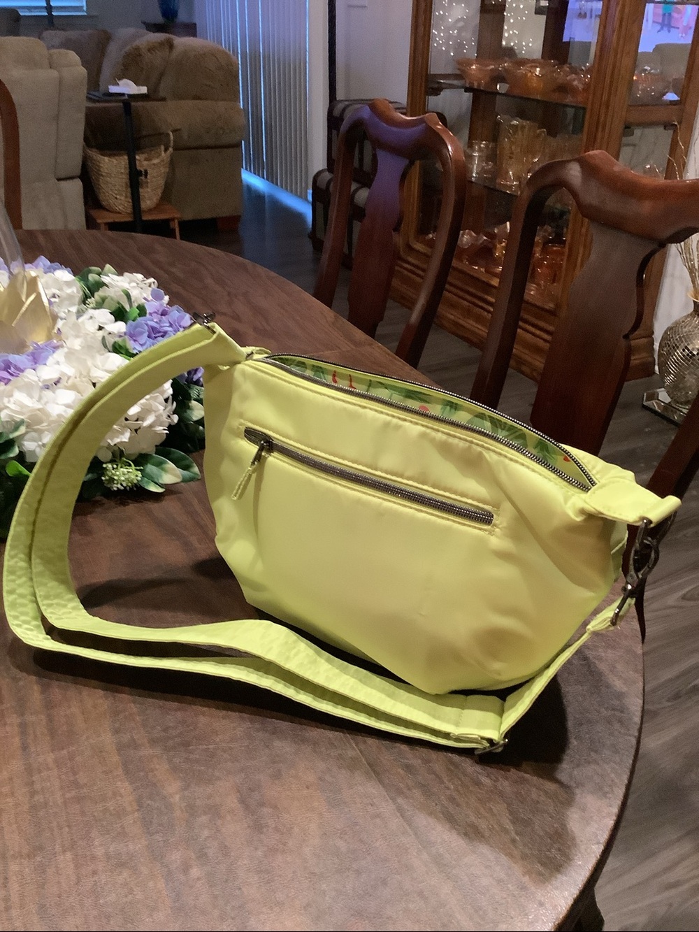 Lug Quilted Lime Crossbody bag lime green never used - Picture 2 of 3